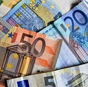 Euro-bank-notes-58